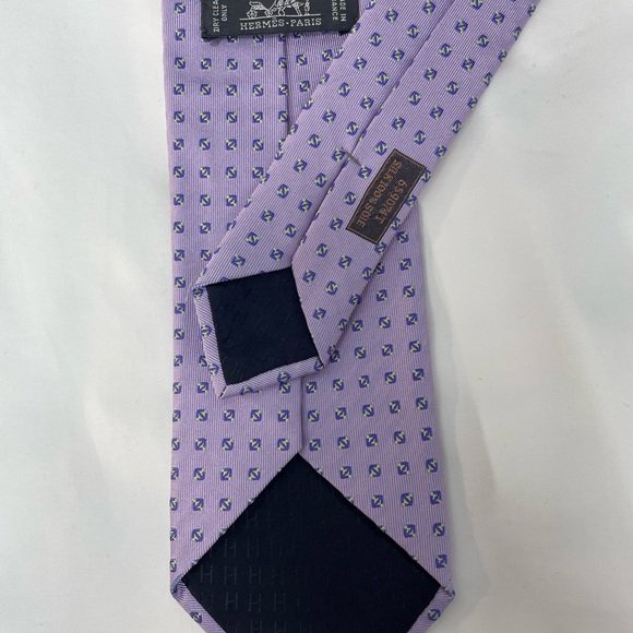 Hermes 100% Silk Lavender Geometric Men's Tie - Picture 4 of 6